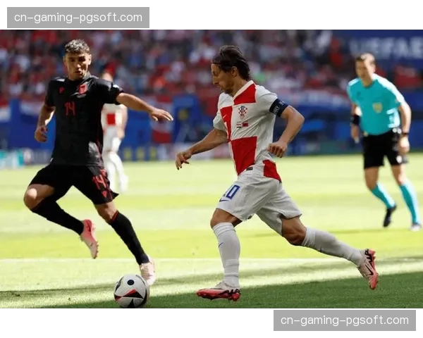 克罗地亚布迪米尔抓住机会一锤定音,欧洲铁血防守克制南美灵动 克罗地亚布迪米尔抓住机会一锤定音,欧洲铁血防守克制南美灵动